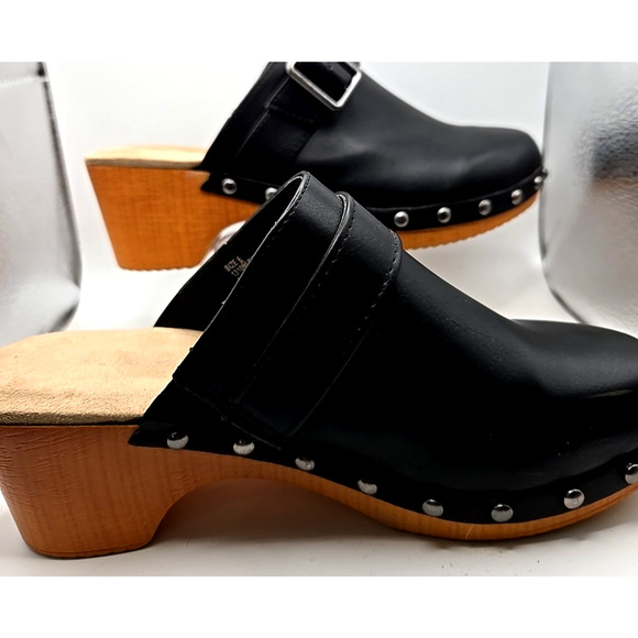 NWOT Maurices Demi Black Studded Clog Size 6 Slide On Wooden Block Heel 2 Inch - Picture 5 of 8